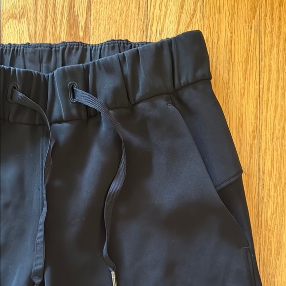 Lululemon sz 2 On The Fly Crop pants black w/ Drawstring elastic waist pockets - Picture 6 of 14